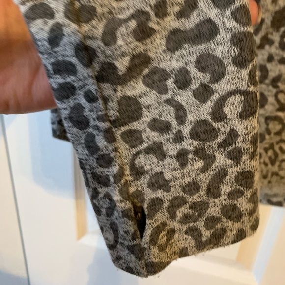 Sweet Romeo Womens Long Sleeve Thumbhole Top, XL, Like New, Snap Button Closure - Picture 6 of 12